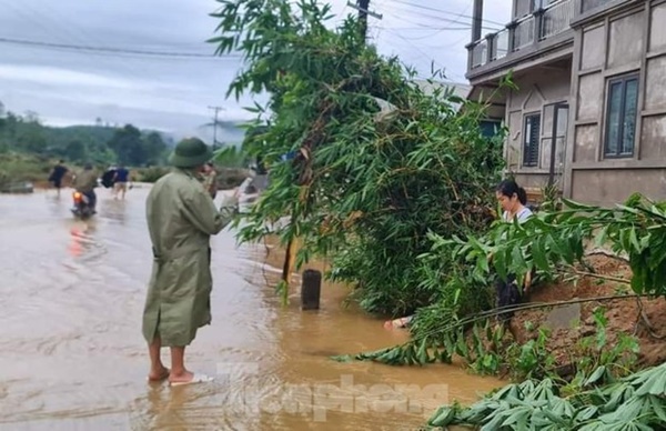 Cận cảnh khu vực sạt lở khiến 2 người thiệt mạng ở Yên Bái-4