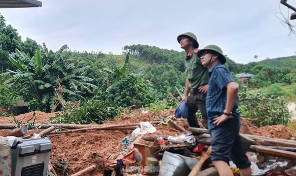 Cận cảnh khu vực sạt lở khiến 2 người thiệt mạng ở Yên Bái-6