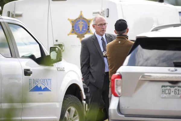 Mỹ: Vỡ cửa kính, lộ bí mật kinh dị trong căn nhà nông thôn-2