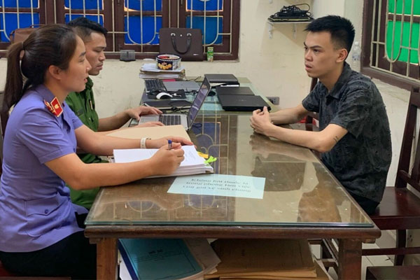 Giả danh bác sĩ bệnh viện quân đội lừa bán thuốc cho 7.000 bệnh nhân-1