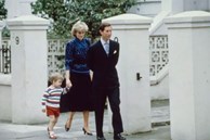 Cố Vương phi Diana đã phá vỡ một truyền thống hoàng gia khi con trai đầu 3 tuổi