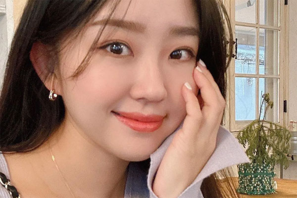 Phụ nữ Pháp bỏ qua bước rửa mặt buổi sáng để giữ làn da tươi trẻ, mịn màng-4