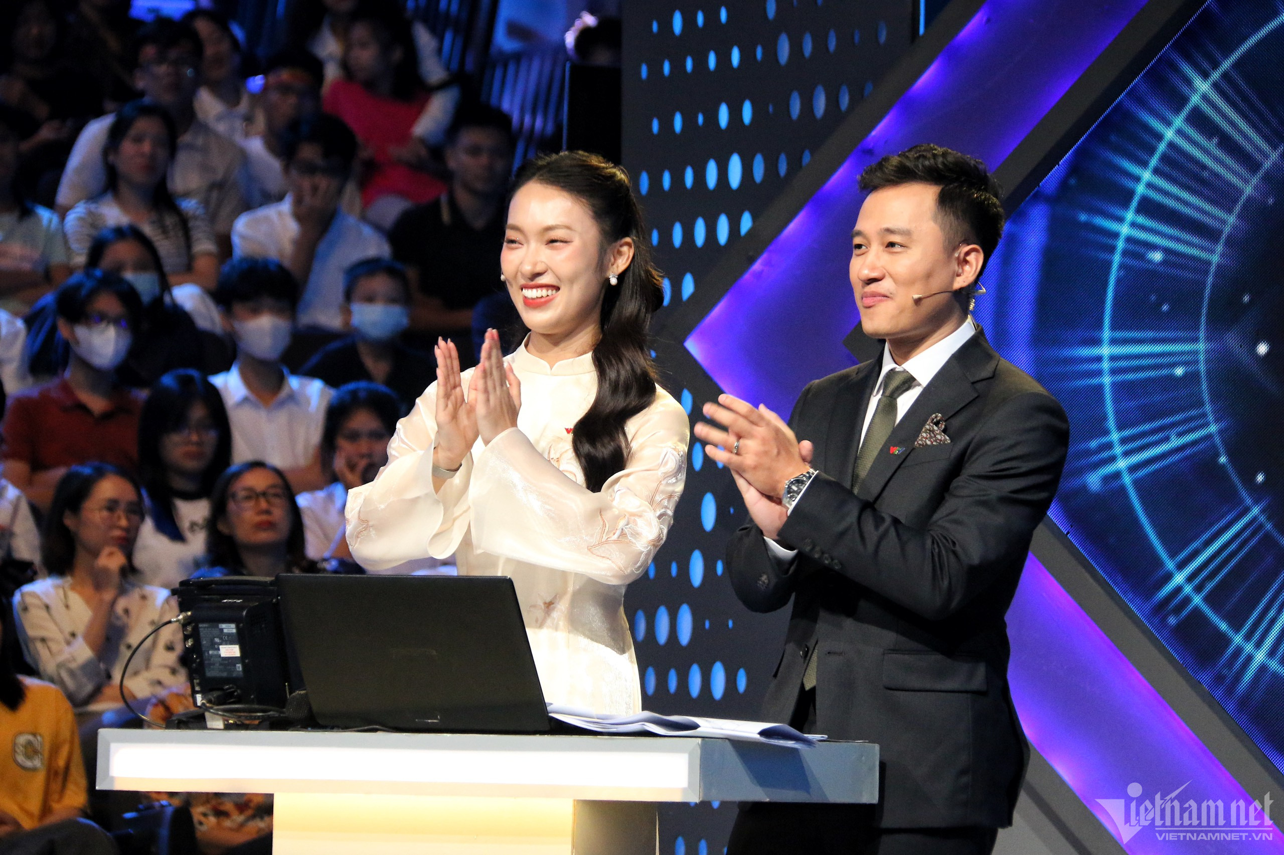 Thắng nghẹt thở, Xuân Mạnh giành vòng nguyệt quế Đường lên đỉnh Olympia-9