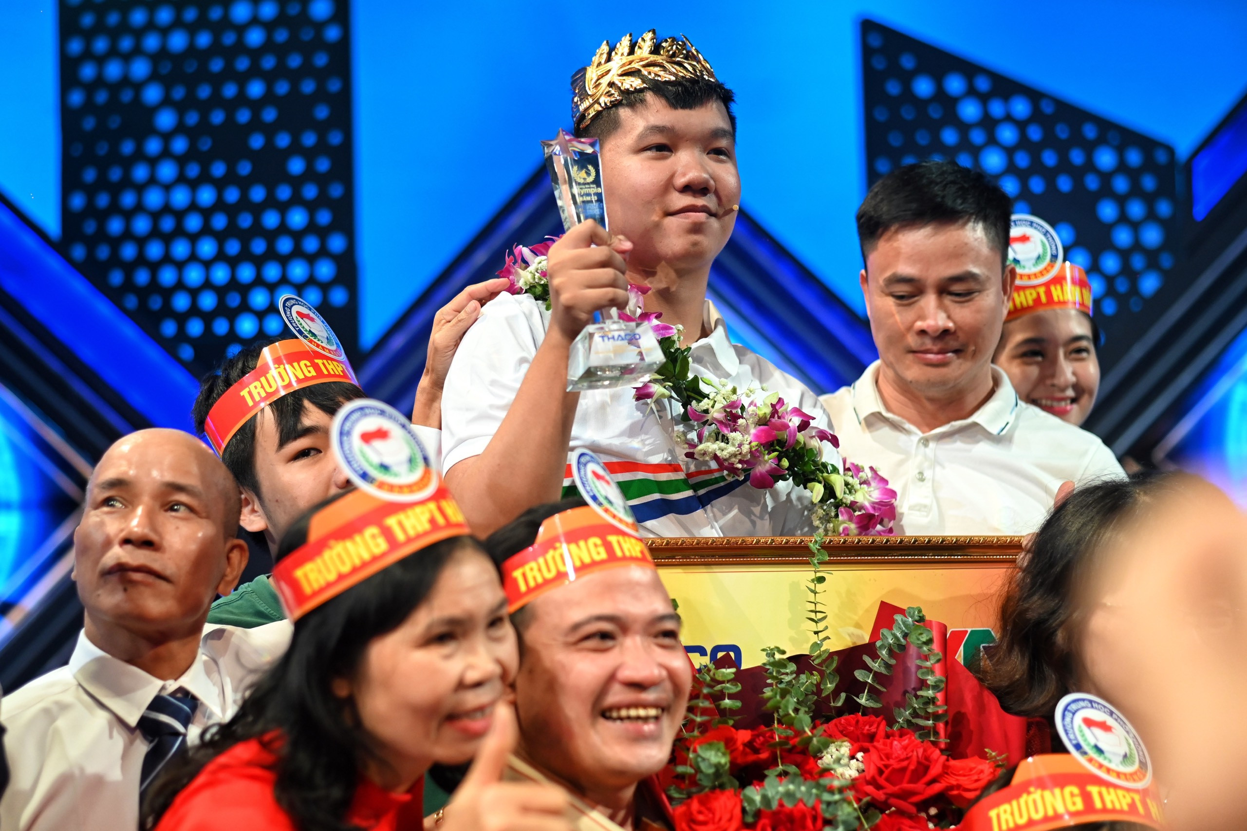 Hành trình nghẹt thở trở thành quán quân Olympia của nam sinh Thanh Hóa-1