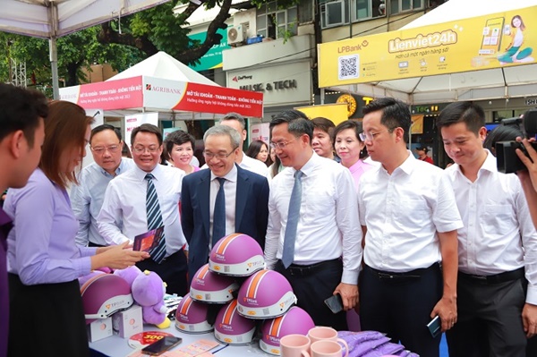 Hà Nội: Phát động thanh toán không dùng tiền mặt tại quận Hoàn Kiếm-7