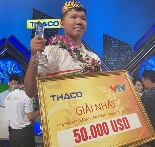 Cả xóm dựng rạp chờ đón nhà tân vô địch Olympia 2023-1