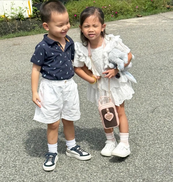 Hồ Ngọc Hà khoe ảnh cặp sinh đôi, Lisa bất ngờ thu hút với vẻ ngoài ra dáng tiểu thư quyền quý-2