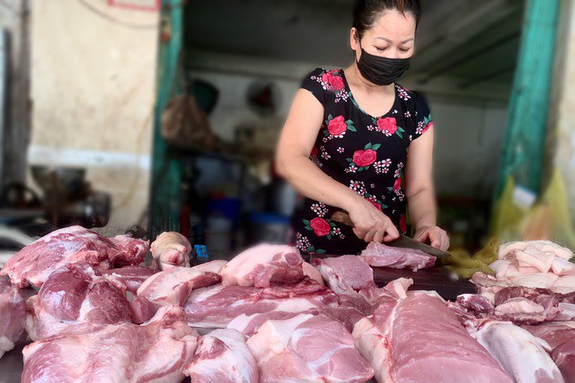 Nghịch lý giá lợn hơi giảm sâu nhưng ra chợ phải mua thịt đắt gấp 3 lần-2