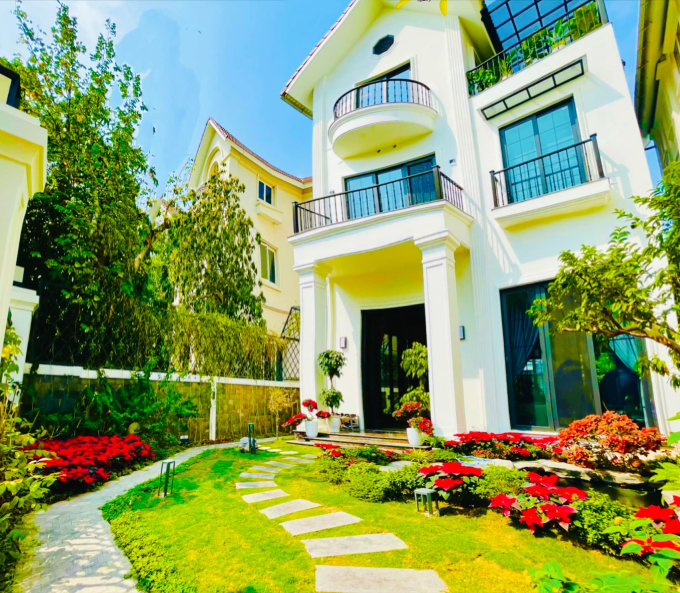 Sân vườn trong biệt thự 2 triệu đô của Lã Thanh Huyền: Diện tích khủng 150m2, nổi bật với hồ cá Koi đắt đỏ-2