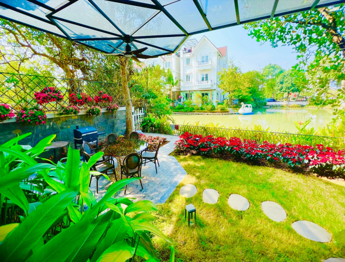 Sân vườn trong biệt thự 2 triệu đô của Lã Thanh Huyền: Diện tích khủng 150m2, nổi bật với hồ cá Koi đắt đỏ-12