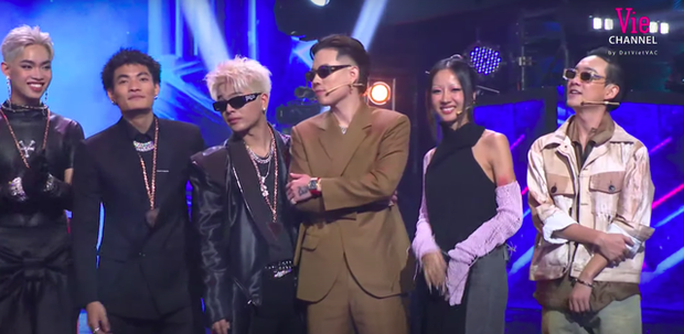 Karik lần đầu lên tiếng về biểu hiện kỳ lạ ở Rap Việt, lý do không lên sân khấu chúc mừng Double2T-4