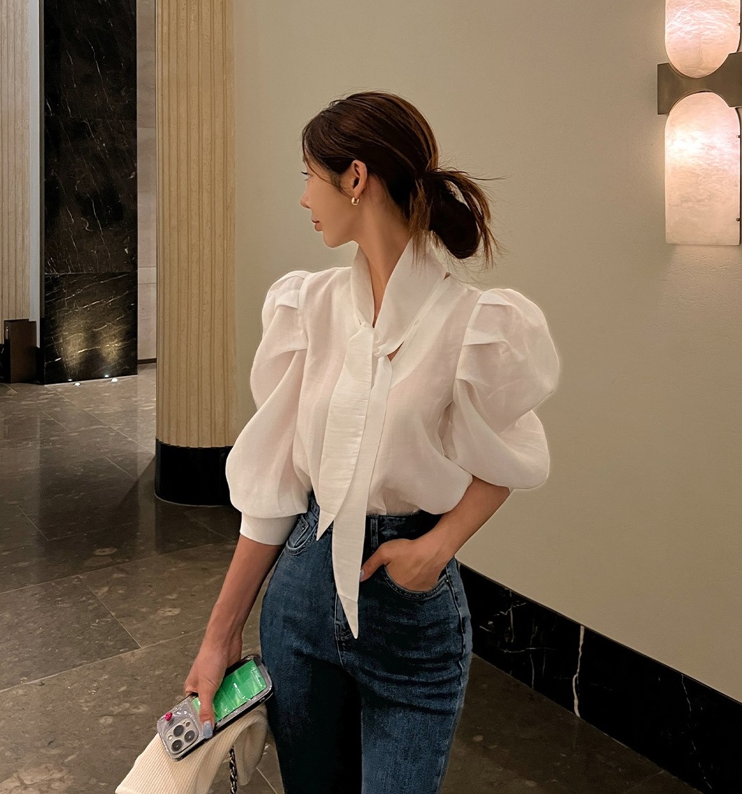 10 cách diện áo blouse tay bồng sang trọng, không bị sến-6