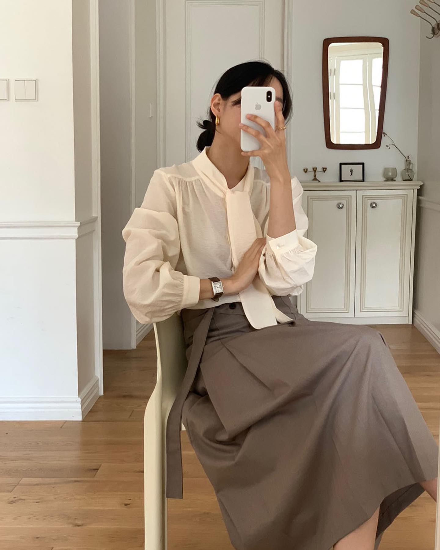 10 cách diện áo blouse tay bồng sang trọng, không bị sến-7