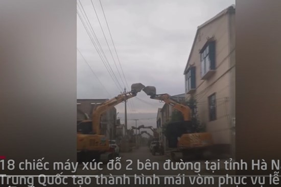 Chú rể dùng 18 máy xúc làm cổng đám cưới gây sốt cộng đồng mạng