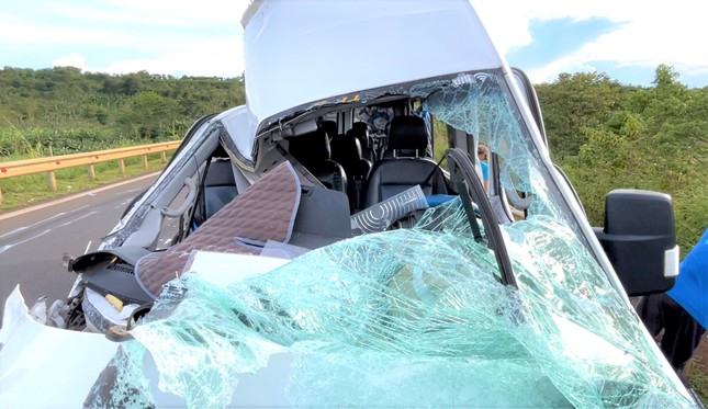 Vụ ô tô tải đấu đầu xe khách: Nghẹt thở vì tiếng kêu cứu thất thanh-2