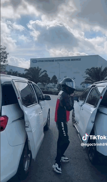 Ngọc Trinh đăng khoảnh khắc ghi lại cảnh gặp tai nạn khi vừa tạo dáng vừa lái moto, công khai nhận sai 1 chuyện-1