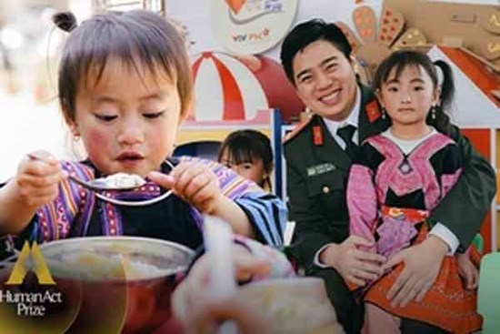 Chuyện chàng Trung uý vùng cao nuôi cơm trưa cho hàng nghìn em nhỏ: Để cơm trắng nước lã chẳng còn là bữa ăn mỗi ngày
