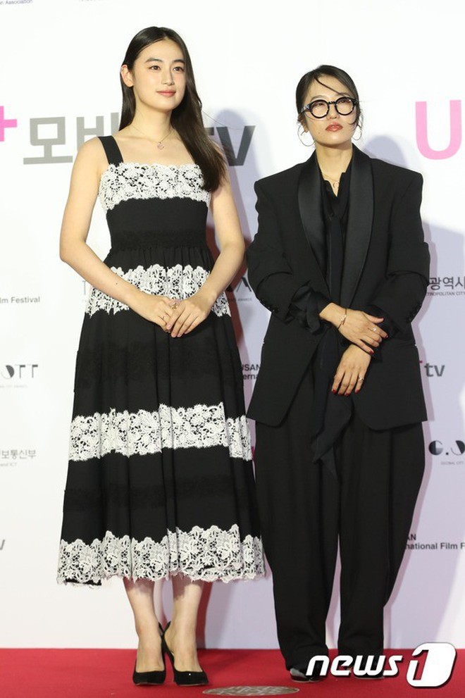 Biểu cảm gây chú ý của Trấn Thành khi nhận giải ở Liên hoan phim Hàn Quốc-5