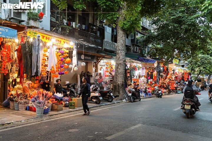 Sau rằm Trung thu, thủ phủ Hàng Mã lại rực sắc màu Halloween-3