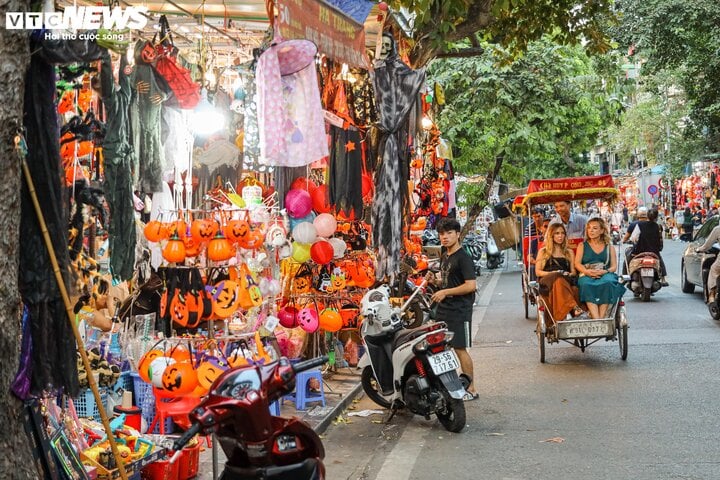 Sau rằm Trung thu, thủ phủ Hàng Mã lại rực sắc màu Halloween-4