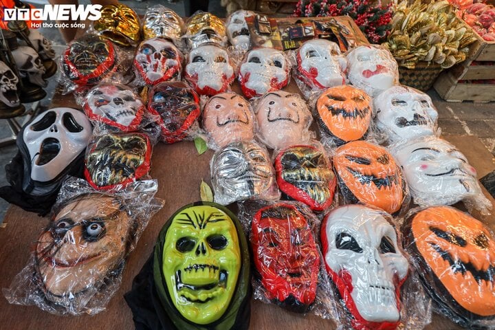 Sau rằm Trung thu, thủ phủ Hàng Mã lại rực sắc màu Halloween-12