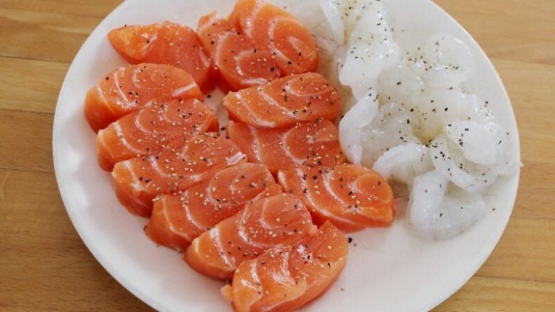 Bữa tối giảm cân hiệu quả với món salad khoai lang cá hồi-2