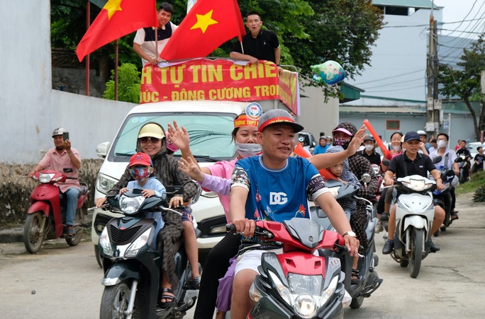 CLIP: Quê nhà Thanh Hóa chào đón nhà vô địch Đường lên đỉnh Olympia-2