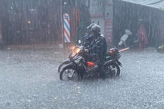 Dự báo thời tiết 10 ngày tới: Hà Nội nắng nhẹ, miền Trung mưa liên tiếp