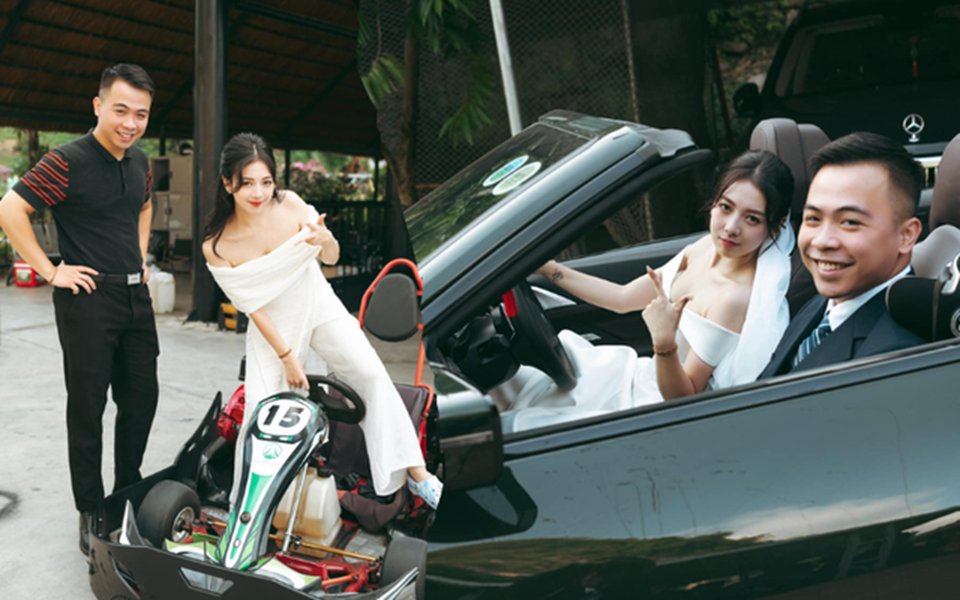 Chuyện tình của cô dâu siêu ngầu và anh lớp trưởng cùng bàn, đám cưới phải chất mới chịu-1