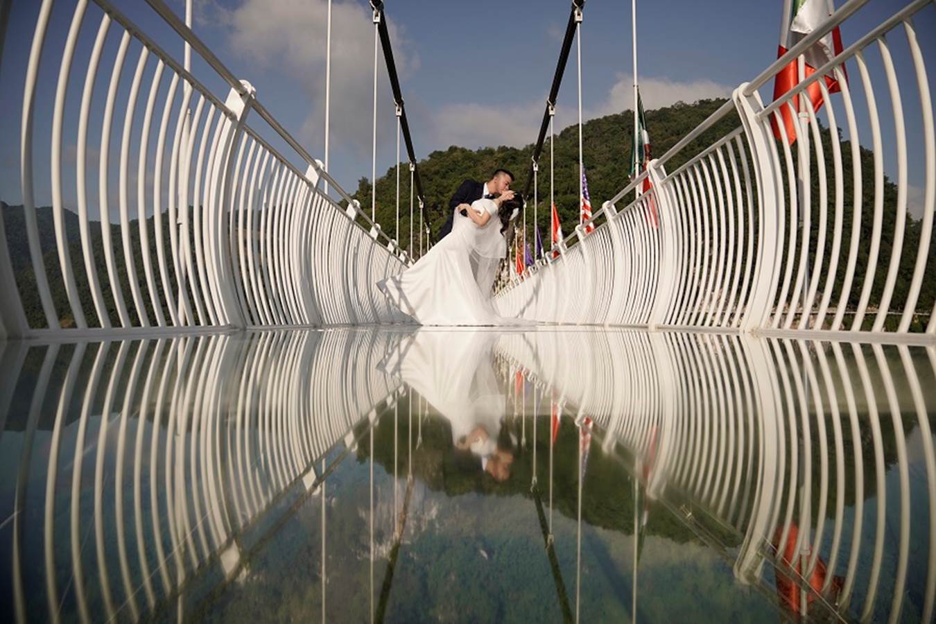 Chuyện tình của cô dâu siêu ngầu và anh lớp trưởng cùng bàn, đám cưới phải chất mới chịu-5