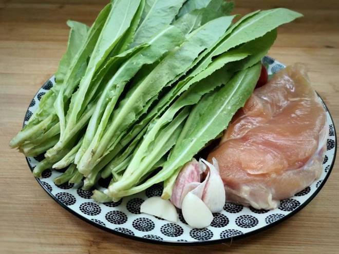 Loại rau tưởng chỉ để ăn sống nào ngờ xào kiểu này rất ngon, giàu canxi lại ít calo, không sợ béo-1