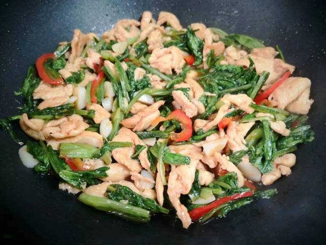 Loại rau tưởng chỉ để ăn sống nào ngờ xào kiểu này rất ngon, giàu canxi lại ít calo, không sợ béo-7