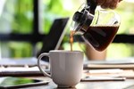 Phụ nữ sau tuổi 25 càng nên tránh uống cà phê với thứ này vì hại sức khỏe lại già nhanh-5