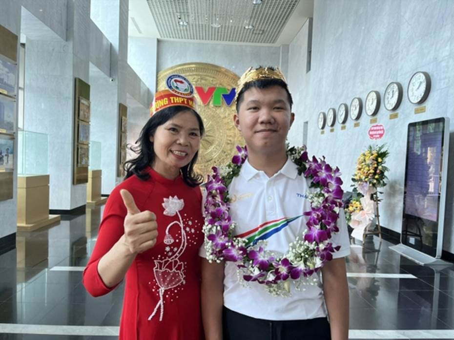 Thanh niên xóm xin vía học giỏi của Quán quân Olympia 2023, Xuân Mạnh có ứng xử được khen ngợi-1