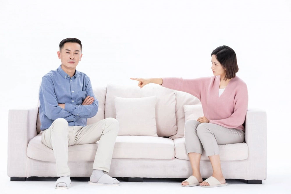Vợ chồng tôi thường xuyên bất hòa do cùng làm chung công ty-1