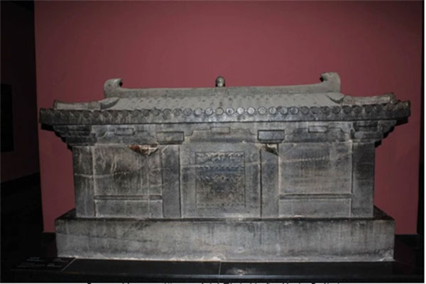 Khai quật mộ cổ, nắp quan tài khắc 4 chữ ai đọc xong cũng khiếp sợ-2