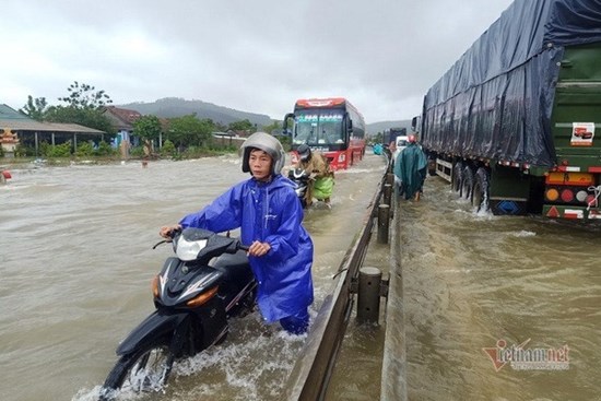 Dự báo thời tiết 11/10/2023: Mưa lớn khắp Trung Bộ, sắp lan ra cả miền Bắc