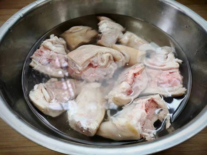 Trời se lạnh hầm bộ phận chứa đầy collagen của lợn với hạt giàu canxi hơn cả sữa được món canh bổ dưỡng, đẹp da-1