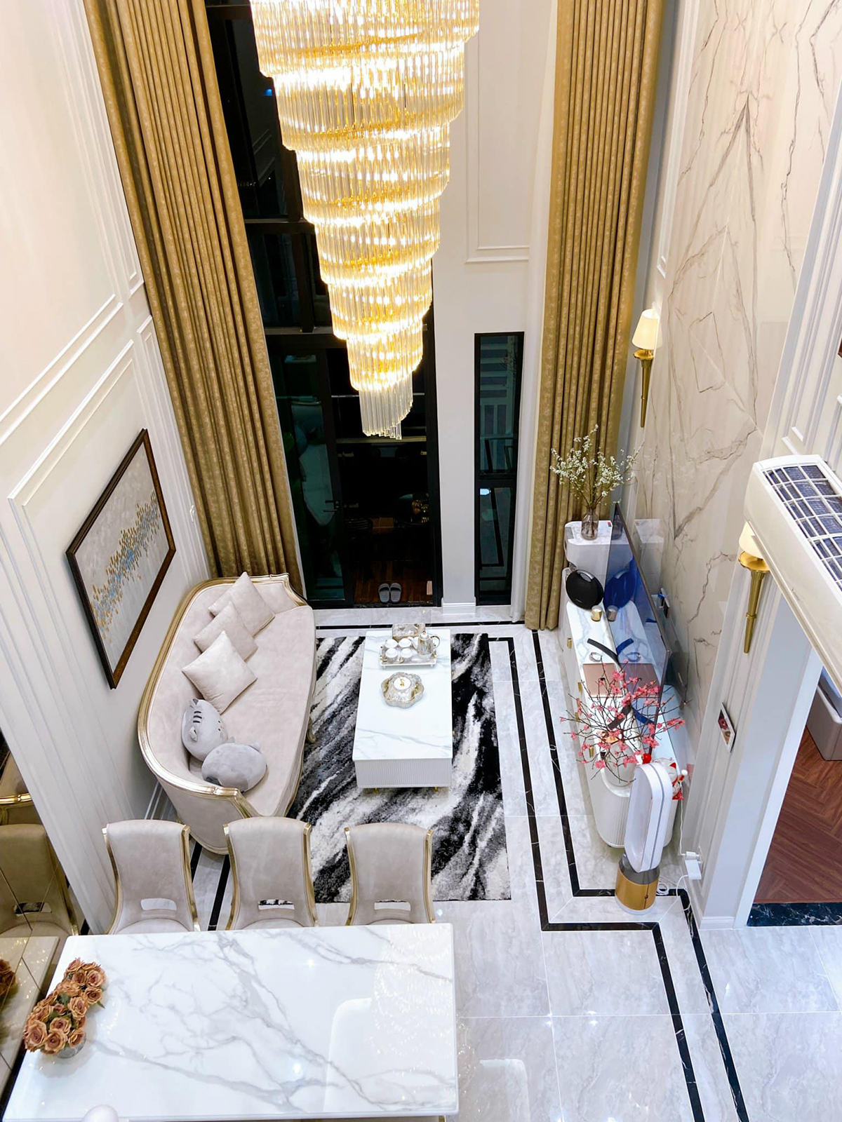 Khoe bạn gái nóng bỏng, cầu thủ Vũ Văn Thanh thêm niềm vui tậu nhà mới gần 10 tỷ đồng, nội thất gây choáng ngợp-3