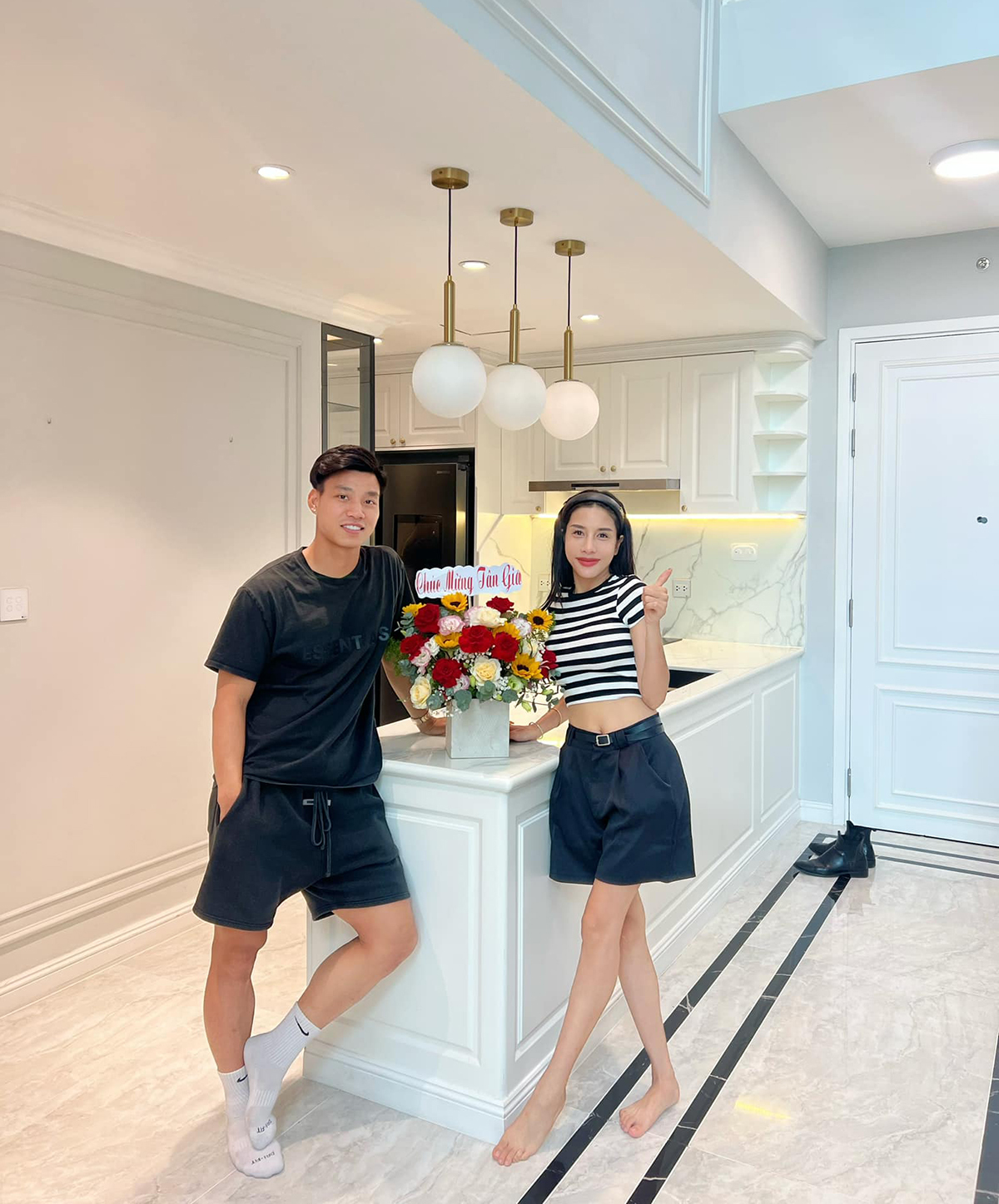 Khoe bạn gái nóng bỏng, cầu thủ Vũ Văn Thanh thêm niềm vui tậu nhà mới gần 10 tỷ đồng, nội thất gây choáng ngợp-9