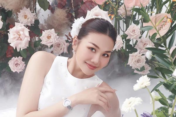 Hé lộ thiệp cưới Thanh Hằng và chồng nhạc trưởng, lồng ghép loạt chi tiết lãng mạn gây chú ý-5