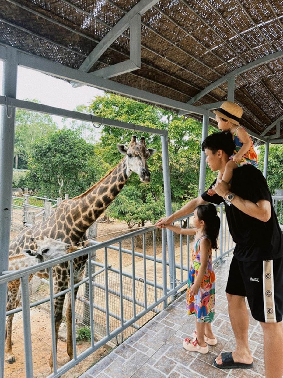 Thi đấu cùng ĐT Việt Nam, Quế Ngọc Hải rưng rưng khi 2 cô con gái làm điều này-4
