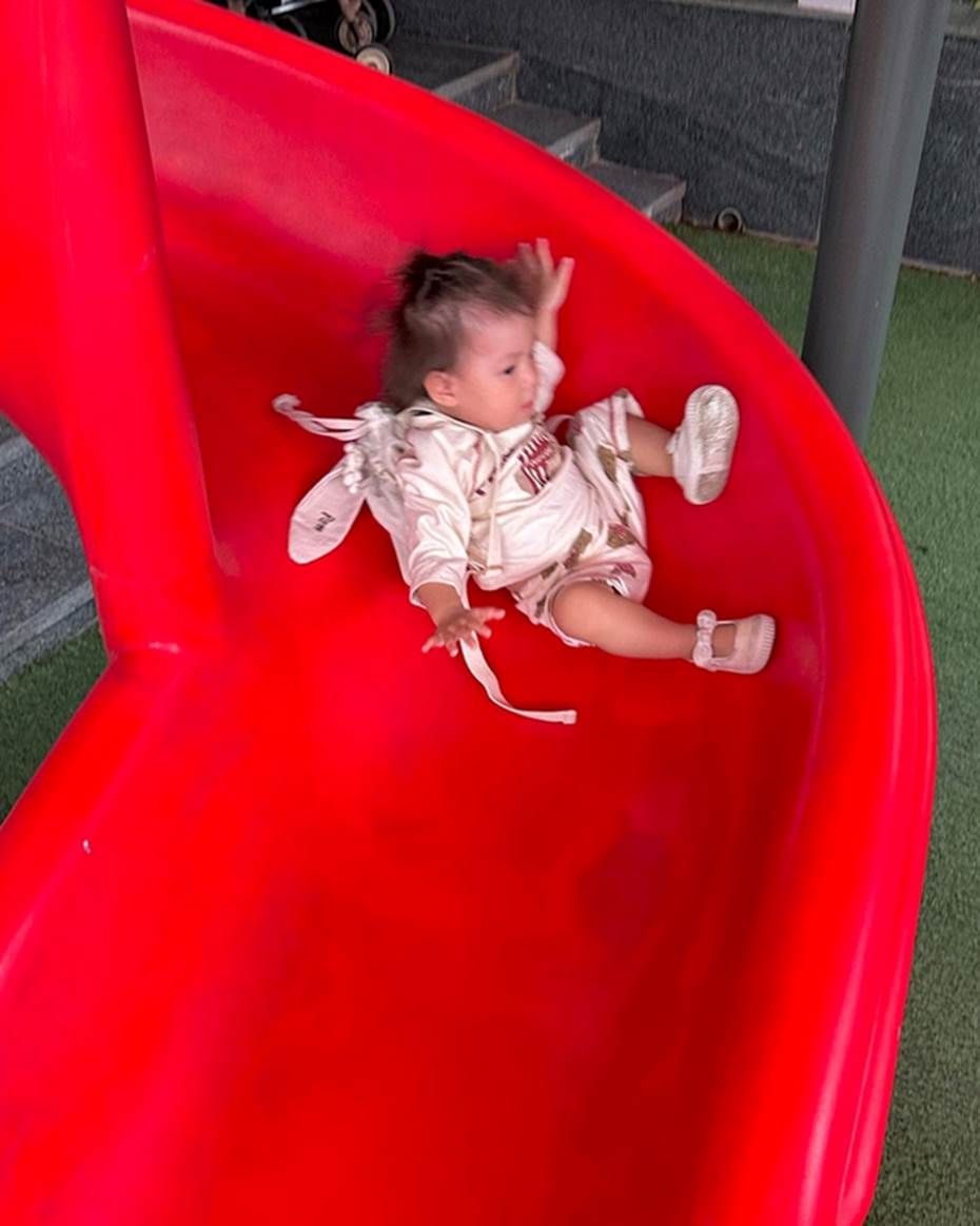 Loạt ảnh mới viral của nhỏ Pam” - cháu gái tập đoàn may mặc: Idol đi học, người buồn là chúng tui”-5