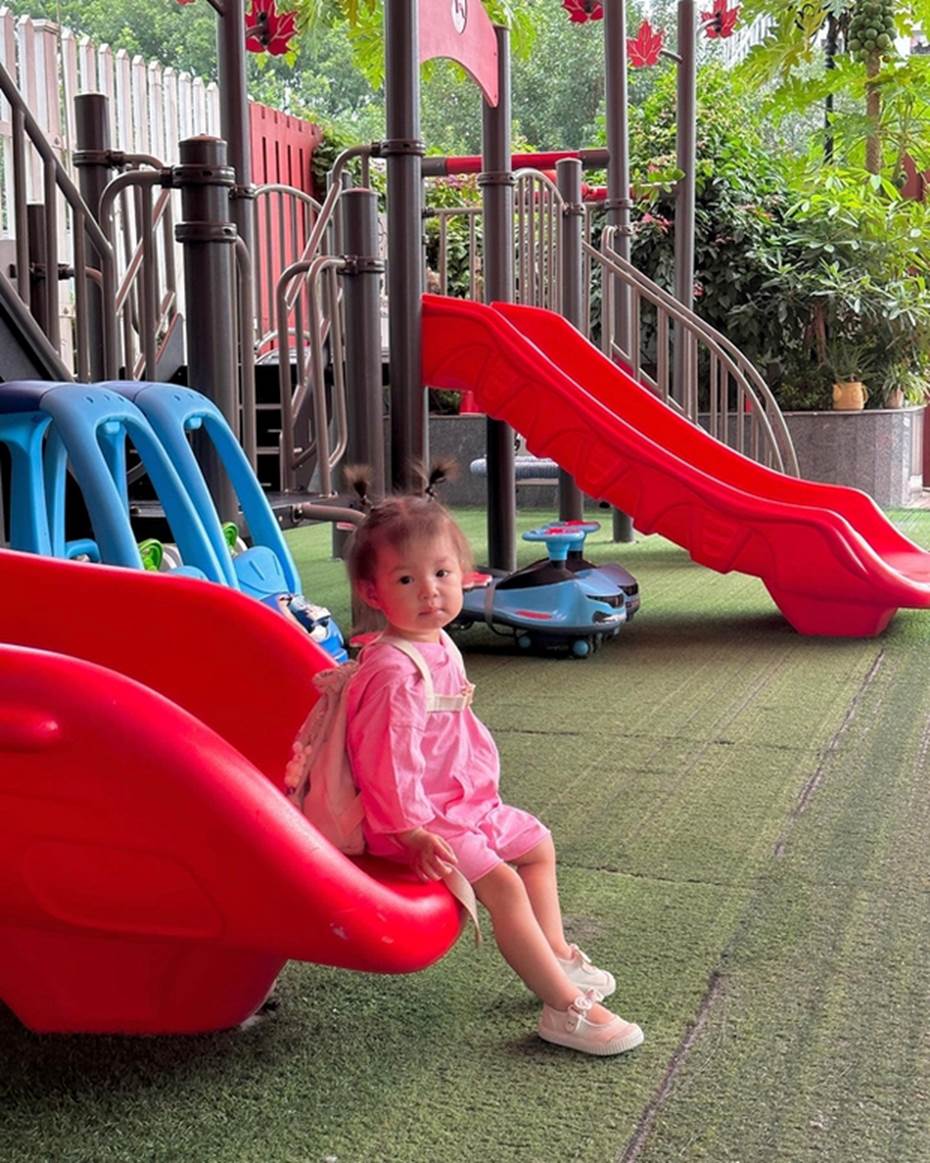 Loạt ảnh mới viral của nhỏ Pam” - cháu gái tập đoàn may mặc: Idol đi học, người buồn là chúng tui”-9