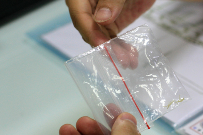 Từ dấu hiệu con trai khác nhóm máu, ông bố phát hiện bí mật gần 20 năm của vợ-1