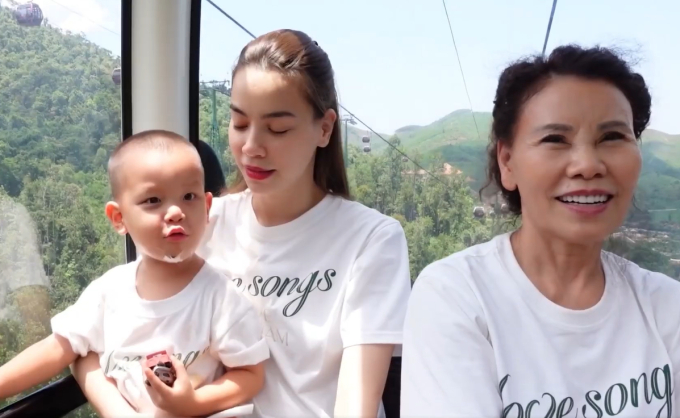 2 lần cậu nhóc Leon loi choi, Hồ Ngọc Hà đều nhẹ nhàng nhắc con phép tắc ứng xử nơi cộng cộng như này-1