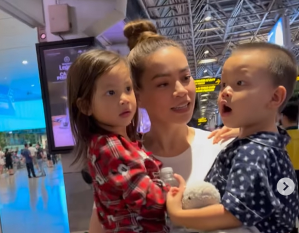 2 lần cậu nhóc Leon loi choi, Hồ Ngọc Hà đều nhẹ nhàng nhắc con phép tắc ứng xử nơi cộng cộng như này-2