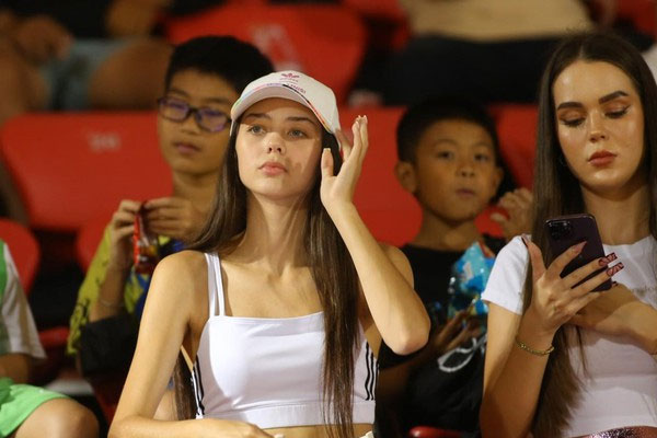 Lý do Bùi Tiến Dũng không mua xe phân khối lớn cho vợ Tây-2