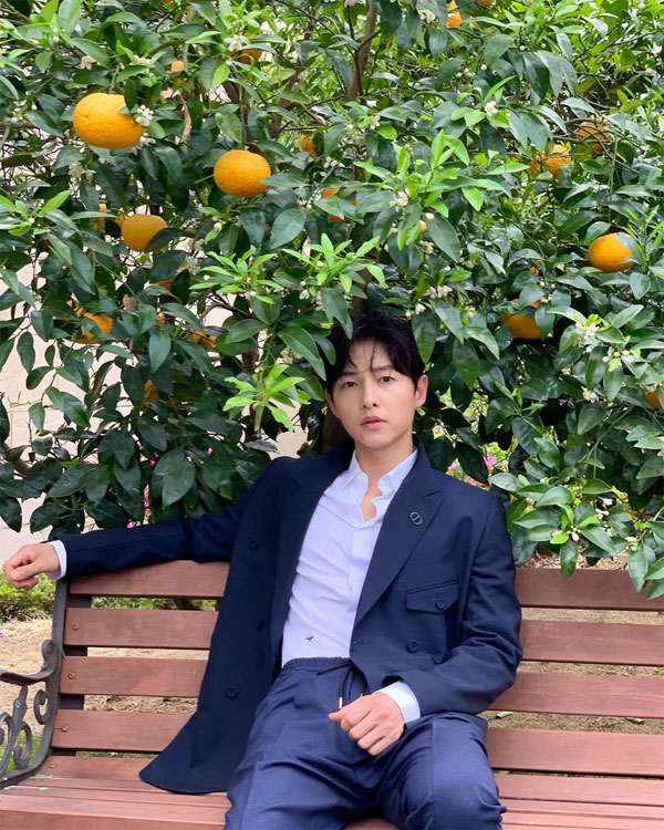 Song Joong Ki được khen trẻ trung hơn sau khi lên chức bố-1