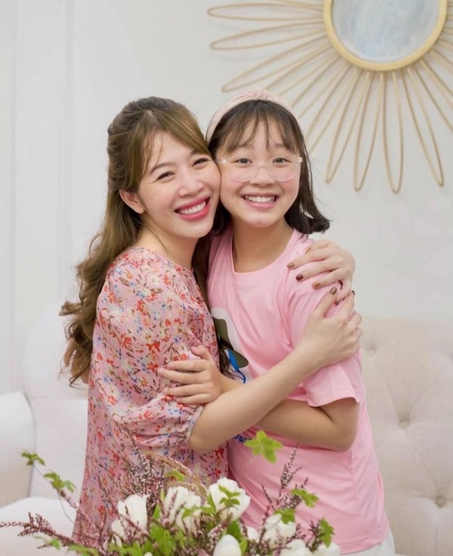 Chỉ thuật giấu dây diện, MC Diệp Chi nhân tiện flex luôn căn nhà sang rộng chẳng kém khách sạn 5 sao-2